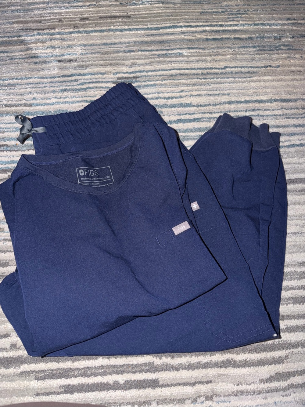 FIGS Scrubs Women's Navy Set - XXL-P Jogger and XXL Classic Scrub Top
